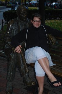 Kimberly and a statue on a bench