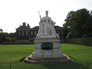 Statue of Queen Victoria at Kensington Gardens