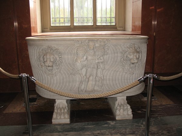 A bathtub on display at the Louvre