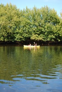 Canoe riders on the Dordogne