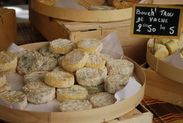 Cheese for sale in Isle-sur-la-Sorgue