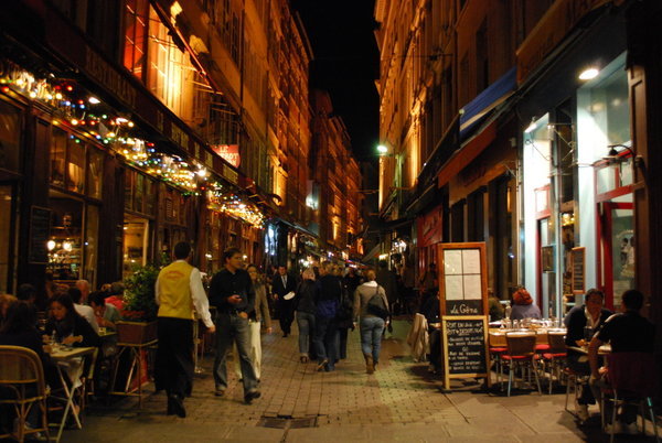 Rue Merciere at night
