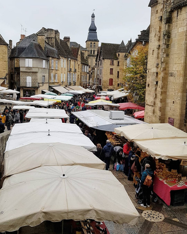 Sarlat market on a rainy day