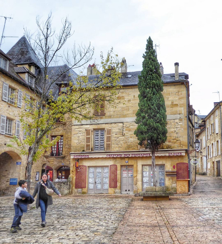 Another photo of the courtyard where we stayed in Sarlat
