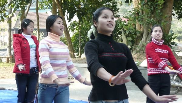 Hmong girls dancing