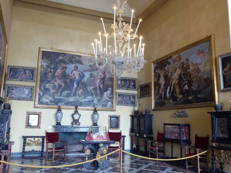 Inside the palace on Isolo Bella