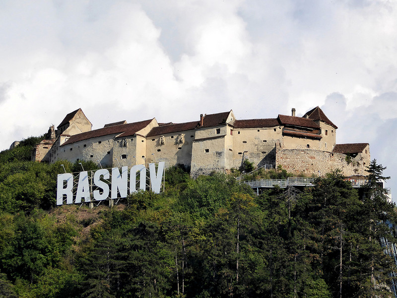 Rasnov from the front