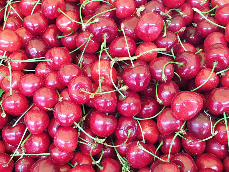 Cherries in the market, Belgrade