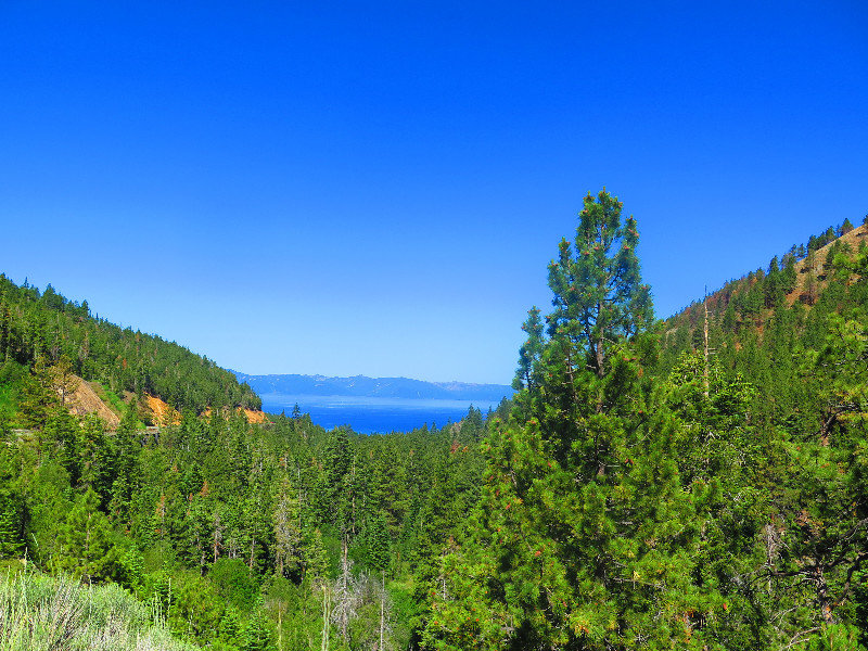 Blick hinunter zum Lake Tahoe