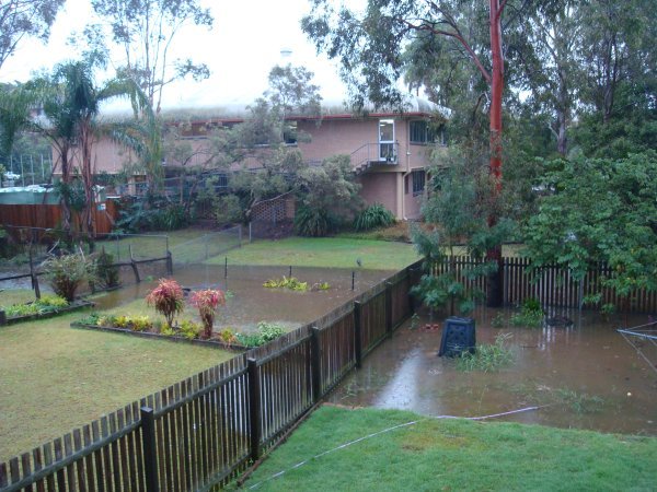 Uberschwemmung unseres Gartens am 2.6.