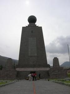 Mittad del Mundo monument