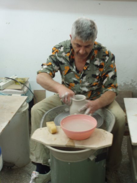 Ceramics maker
