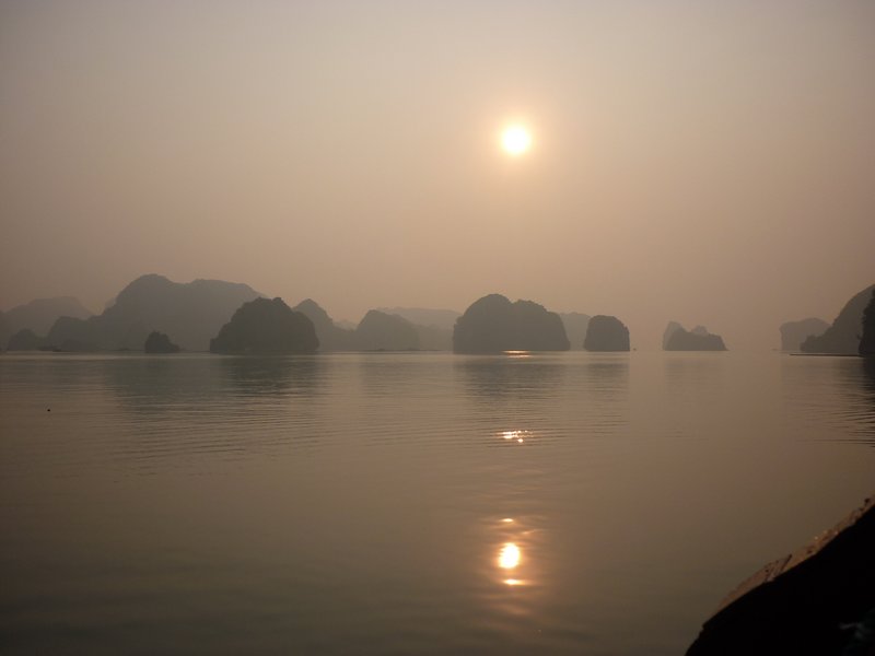 VIETNAM: Halong Bay Tour - Sunrise