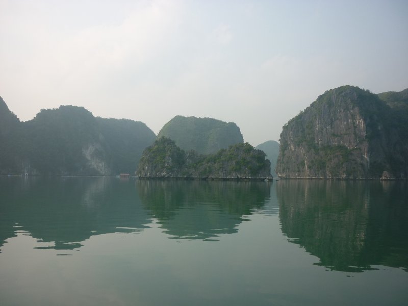 VIETNAM: Halong Bay Tour