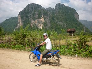 LAOS: Vang Vieng - 2nd motorbike rental - it even is a half manual