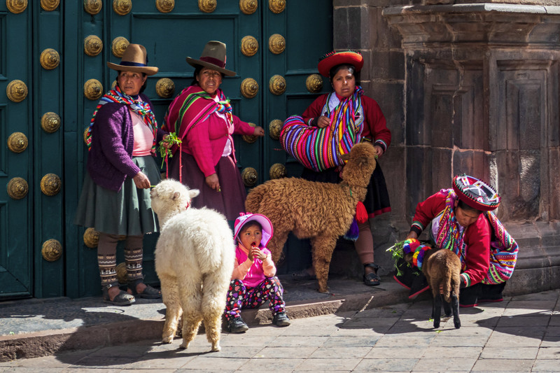 Quechua women with alpacas in Cusco