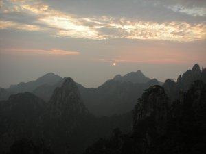 Sunrise on Huang Shan