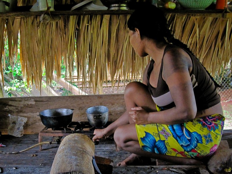 Preparing the jagua-juice for my Embera body painting in Mogue