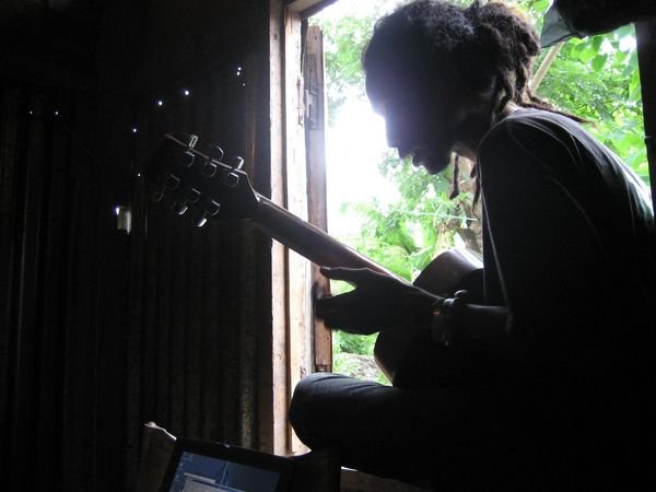Ano with guitar