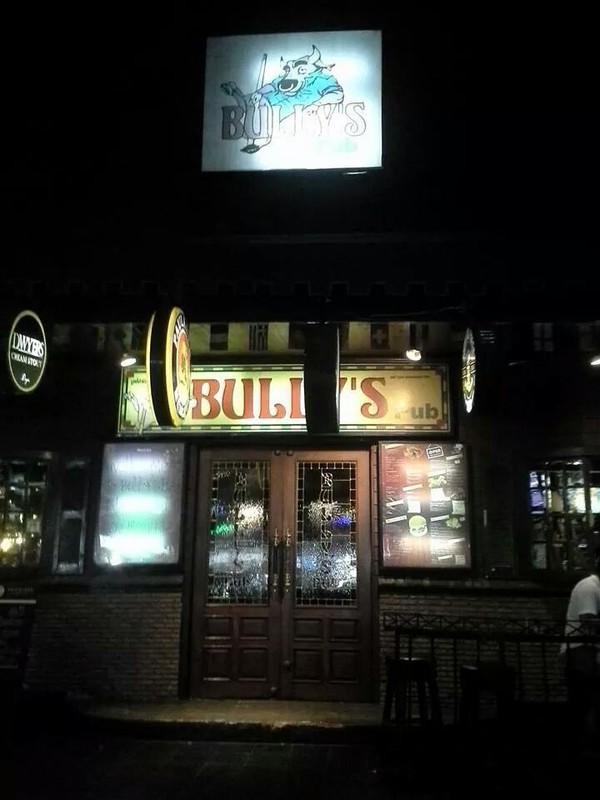 Bully's Pub