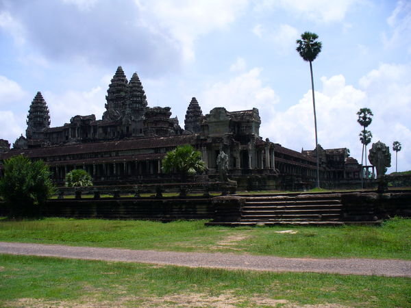 Kaikkien temppeliraunioiden kuningas Angkor Wat