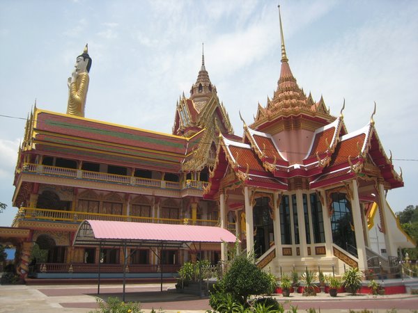 Wat Maisuwankiri bis