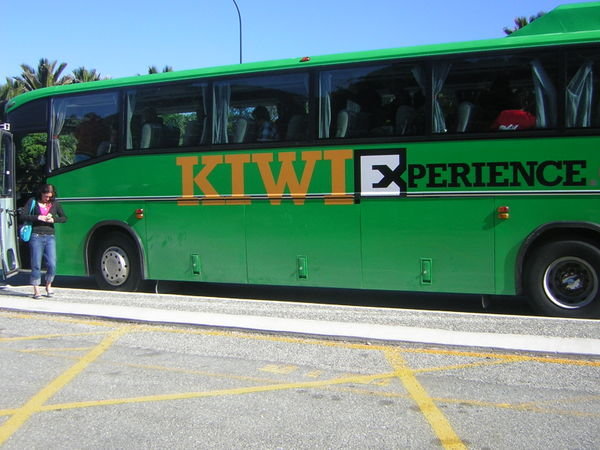 KiwiExperience Bus