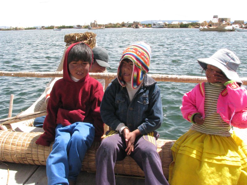 These three niños sang songs for us on the boat