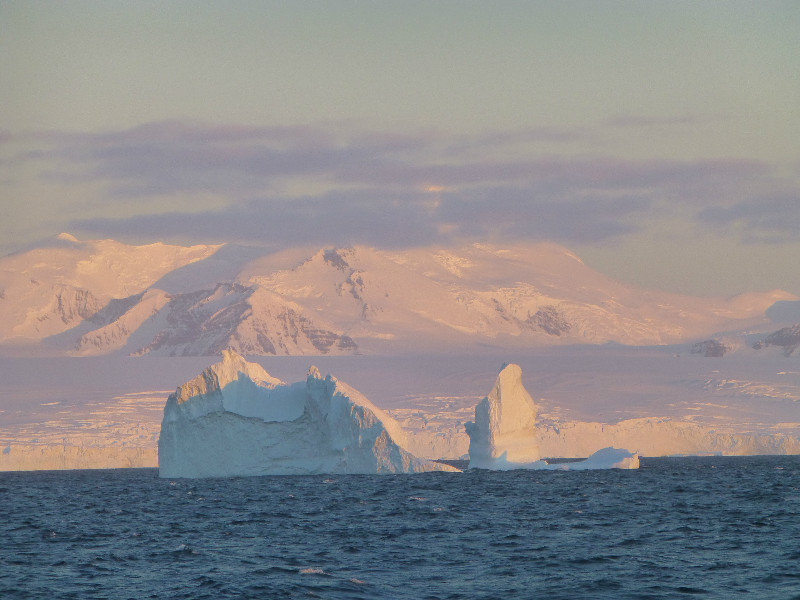 21) Icebergs near Adelaide Island