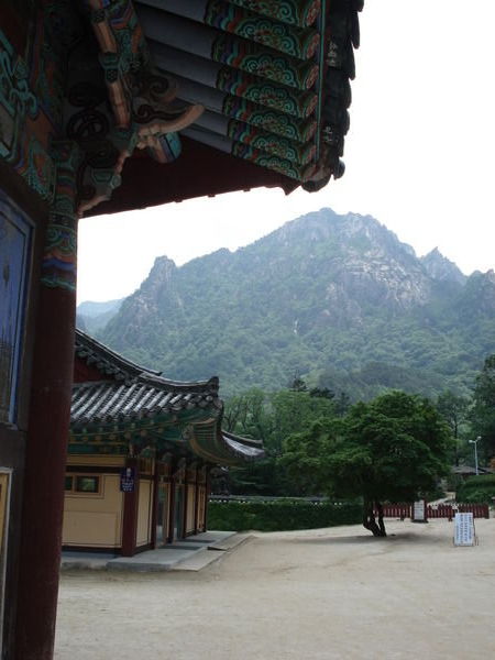 Temple and Seoraksan