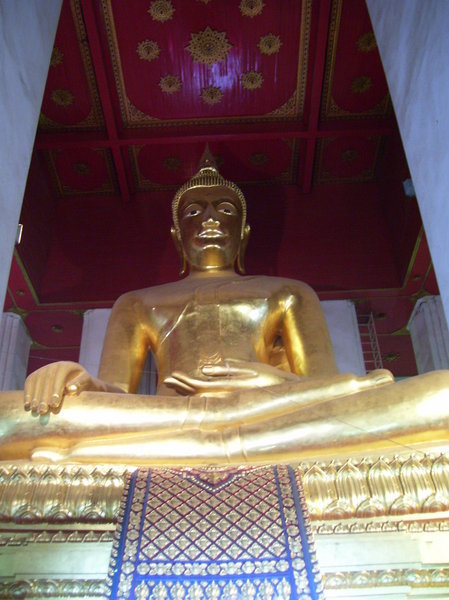Golden Budha statue