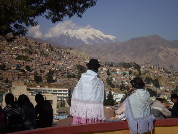 2 ladies chewin´ the fat in La Paz!