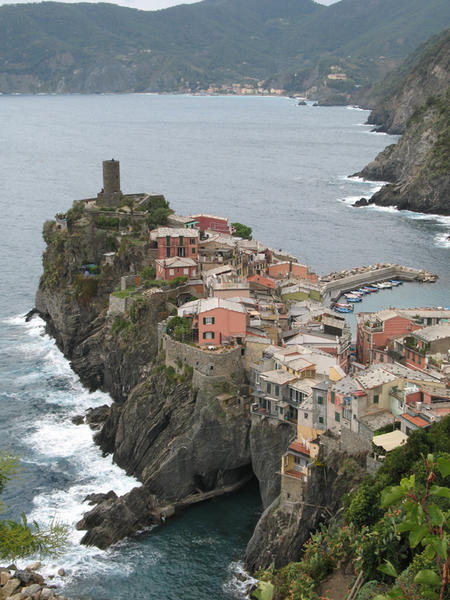 Beautiful Vernazza poking out from the mailnland