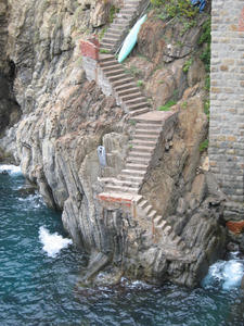 Steps like these are everywhere - Mum and I couldnt figure out just how these people manage with all the stairs!!!