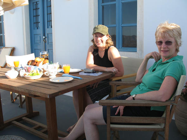 Mum and Kim breakfast on the balcony