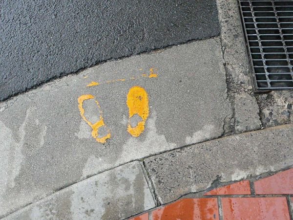 Where to place your feet at the crosswalks