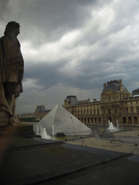Louvre Cour
