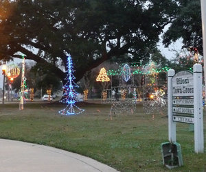Christmas lights at town green4