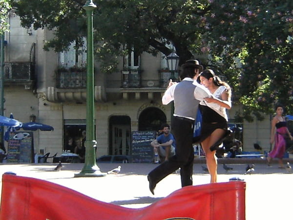 Tango dancers in Dorrengo square
