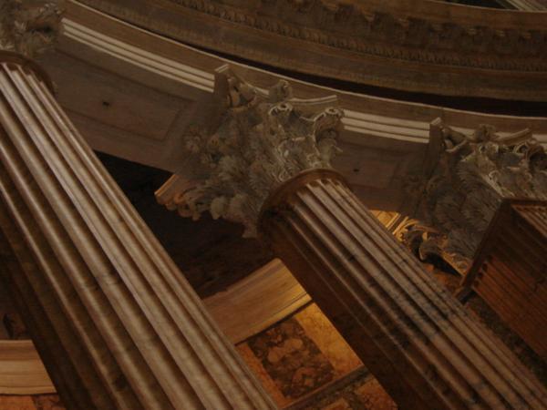 collumns in pantheon