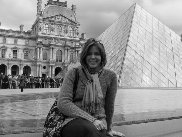 leslie in the louvre