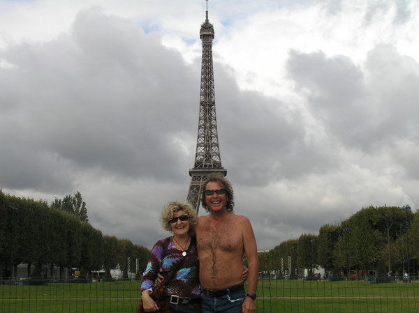 Two icons of Paris