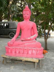 Red Buddha at Wat Saen