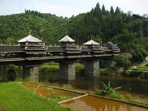 Wind-and-rain bridge