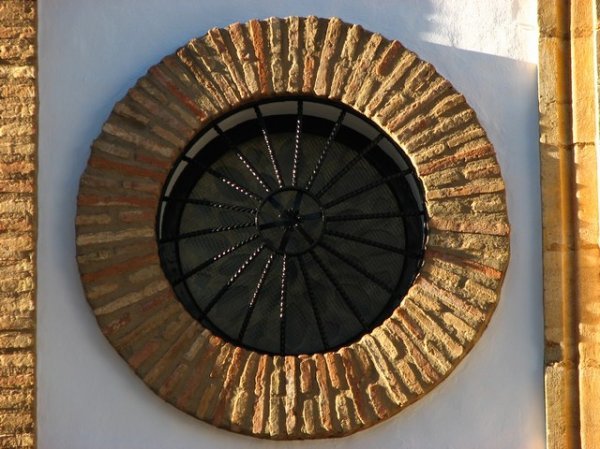 Bull's eye window