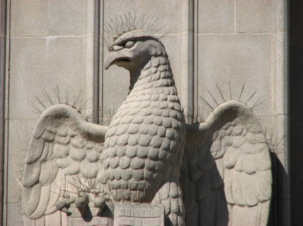 Pigeon-resistant sculpture