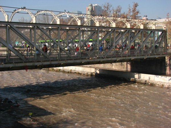 Rio Mapocho and bridge