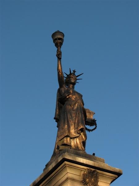 Statue based on the Statue of Liberty