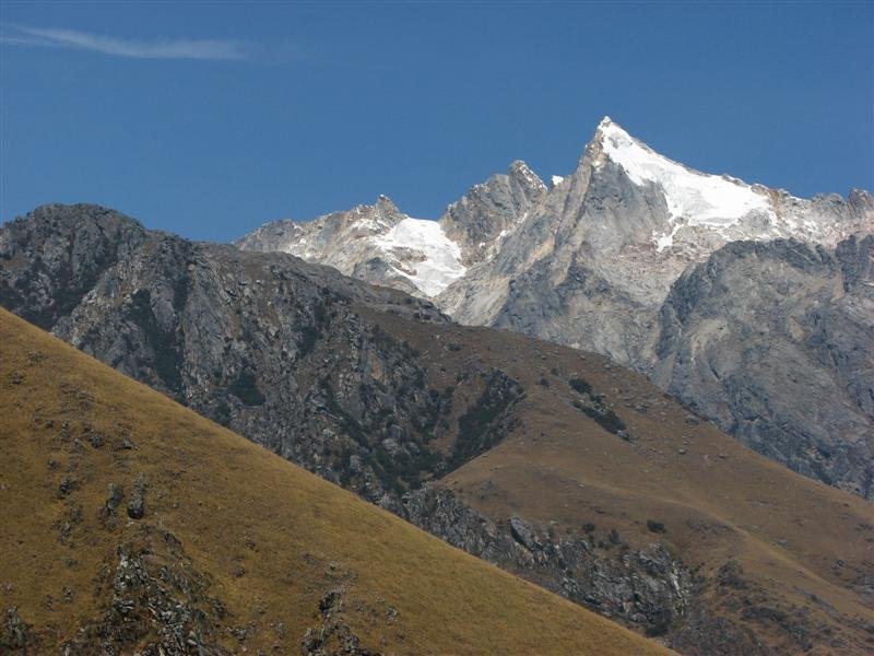 Mounts Huantsan and Huamashraju
