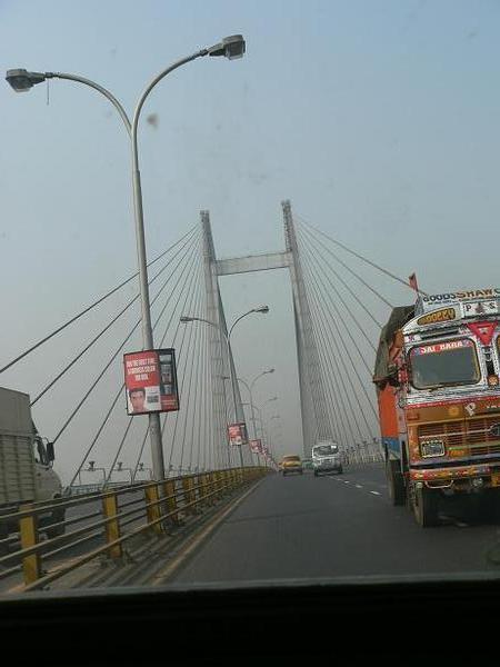 Crossing the Hooghly Bridge
